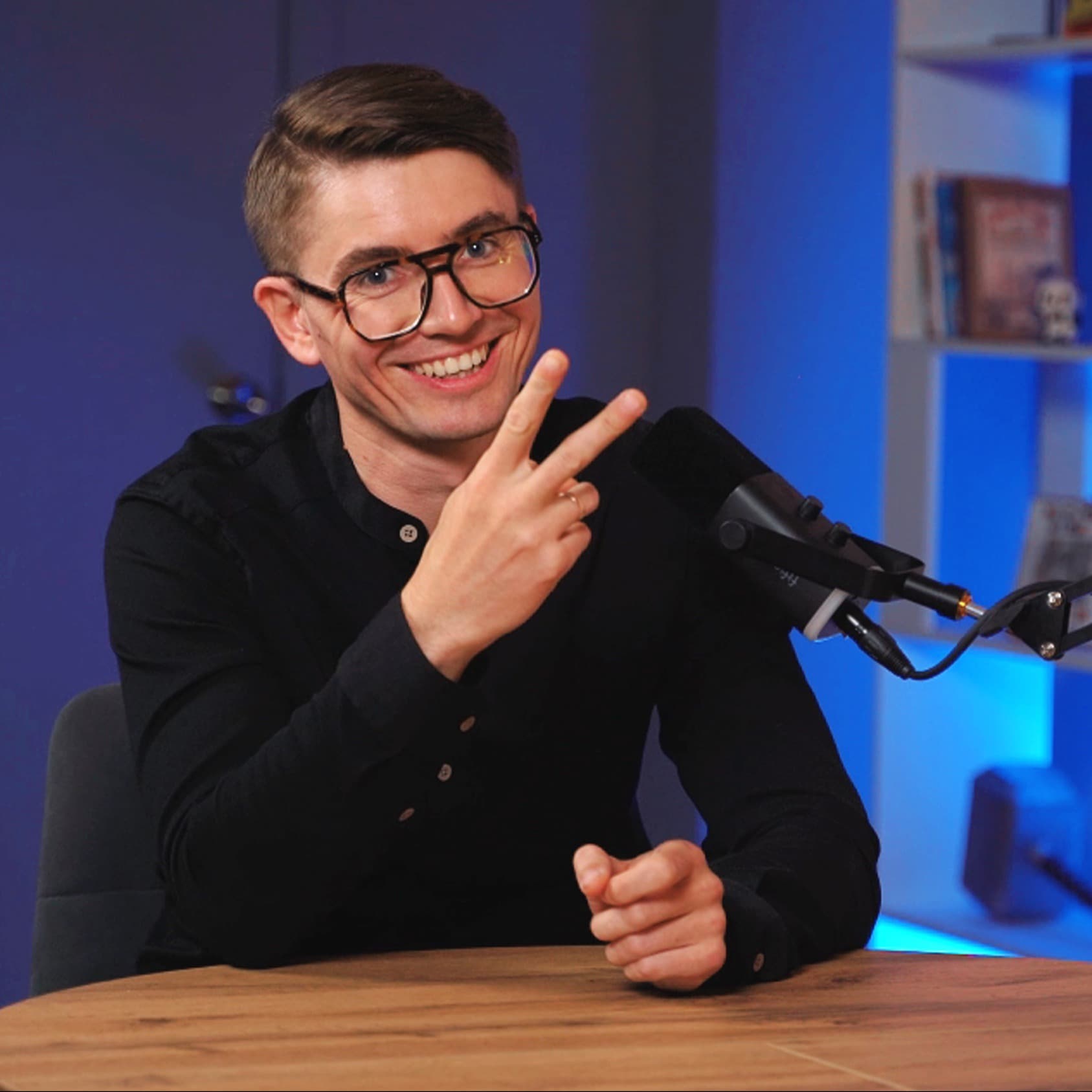 Подкаст НОЖНИЦЫ - о людях и смыслах с Алексеем Дюжевым - Podcasts
