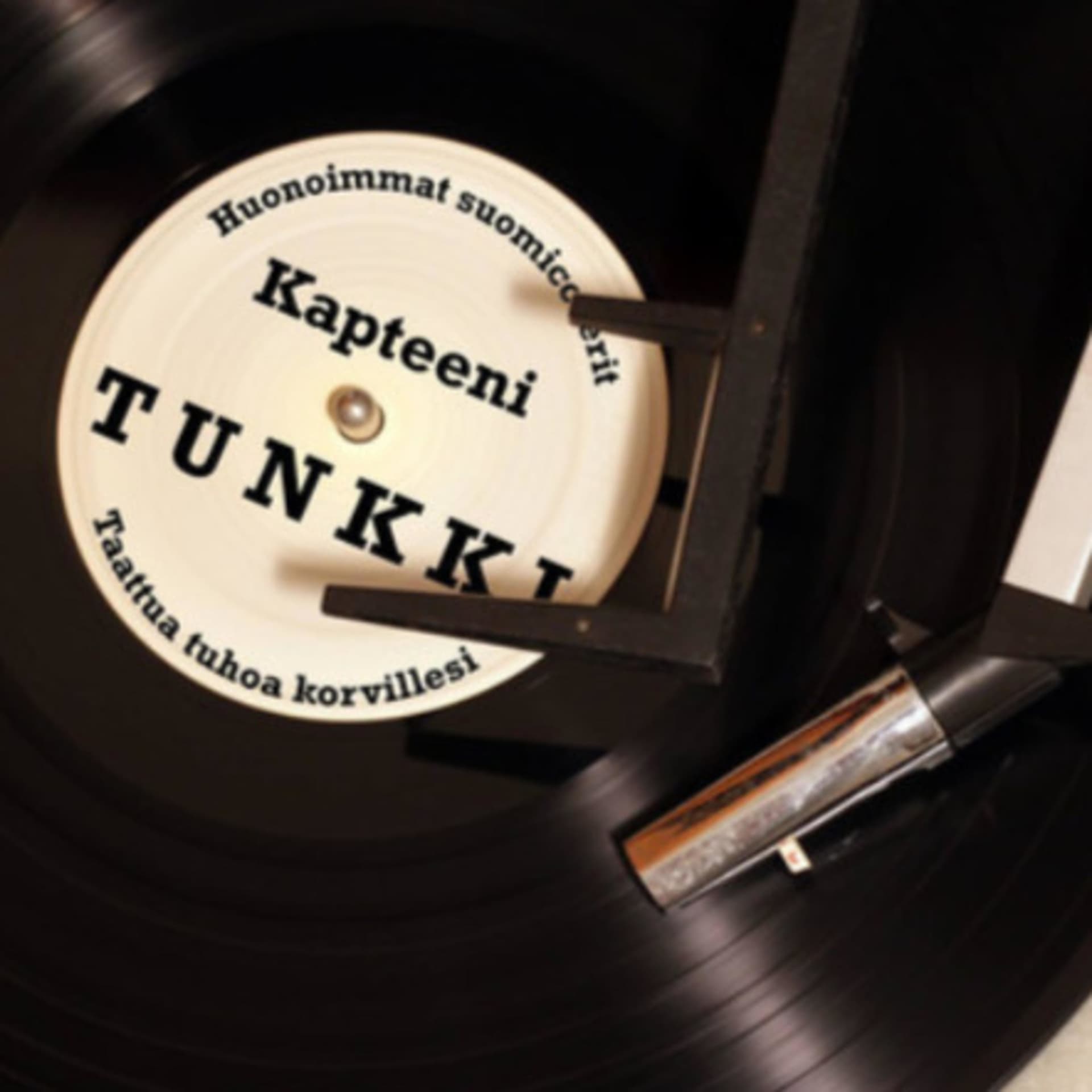 Kapteeni Tunkki esittää: podcast huonoista käännöskappaleista - Podcasts