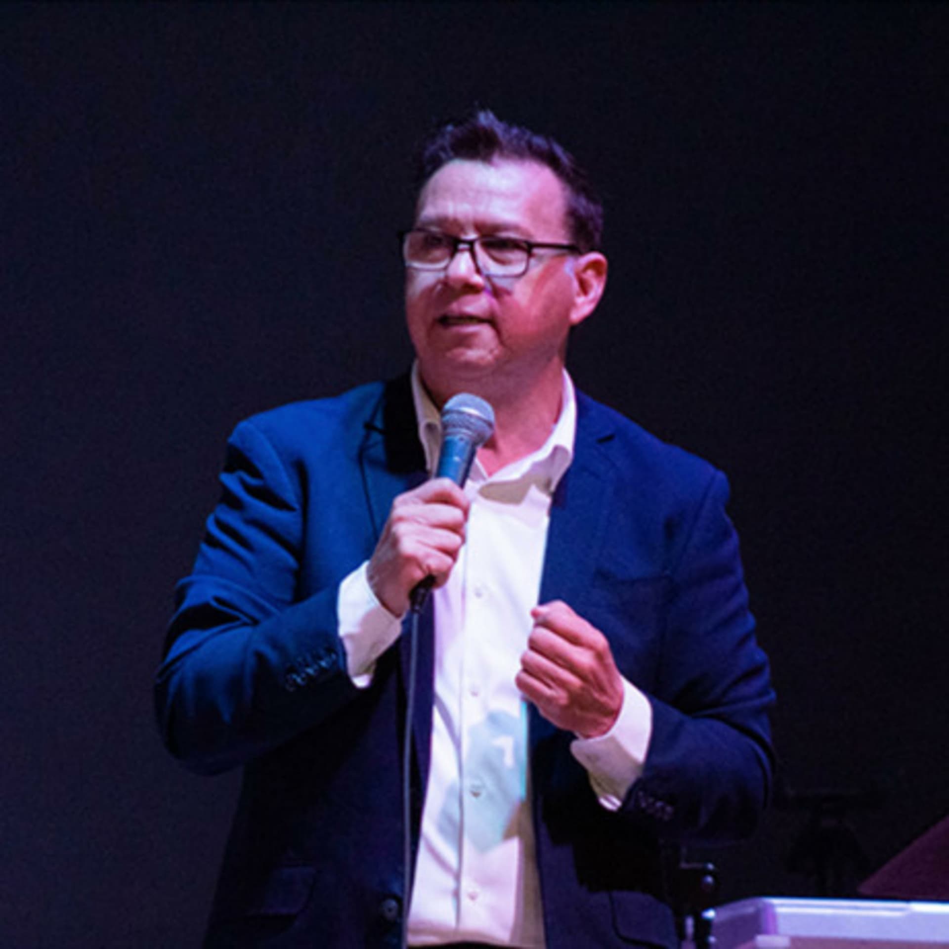 Pastor Víctor Chávez - Podcasts