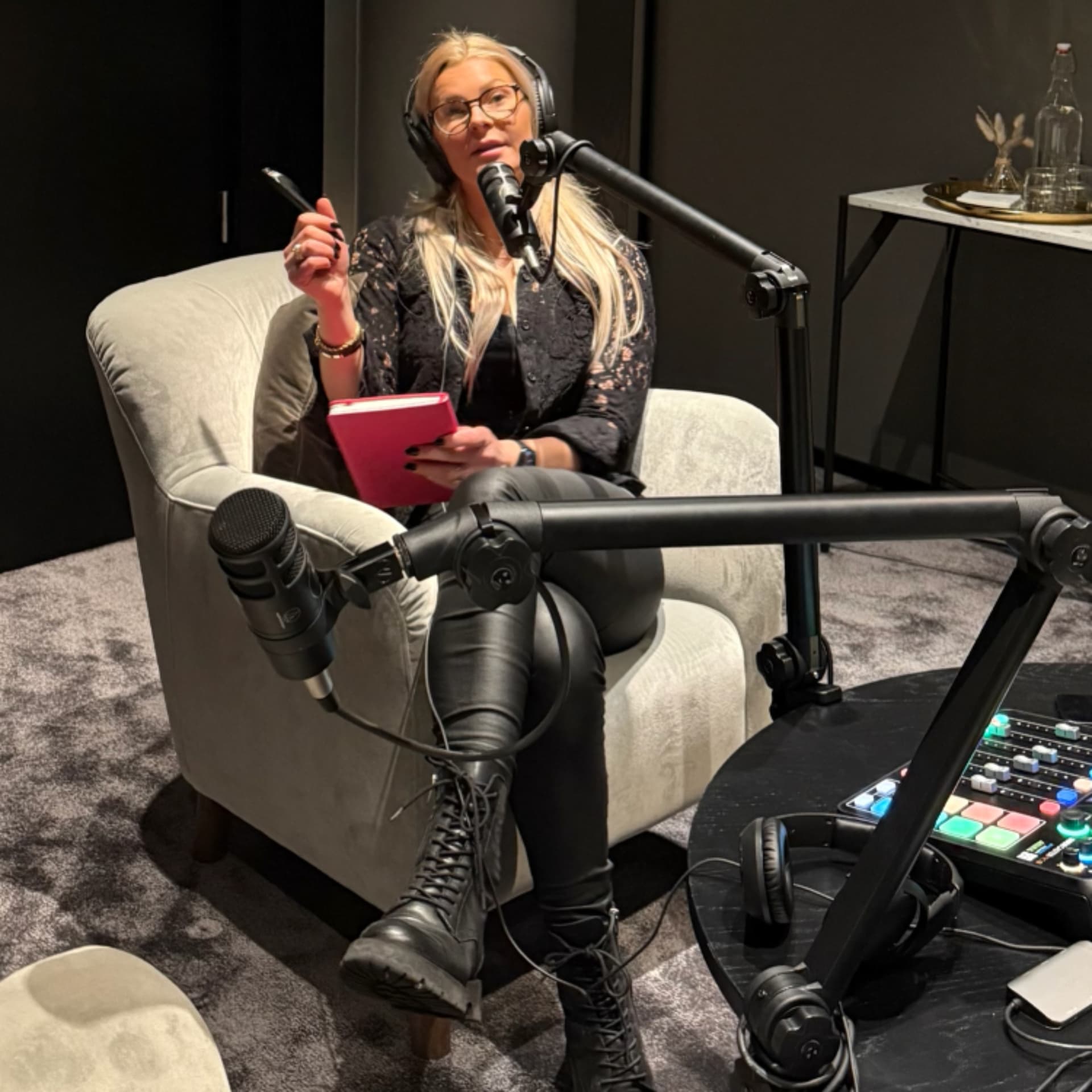 Josefin & Mathias - Mellan möten - Podcasts